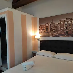 2* Konukevi Relais Arco Della Pace